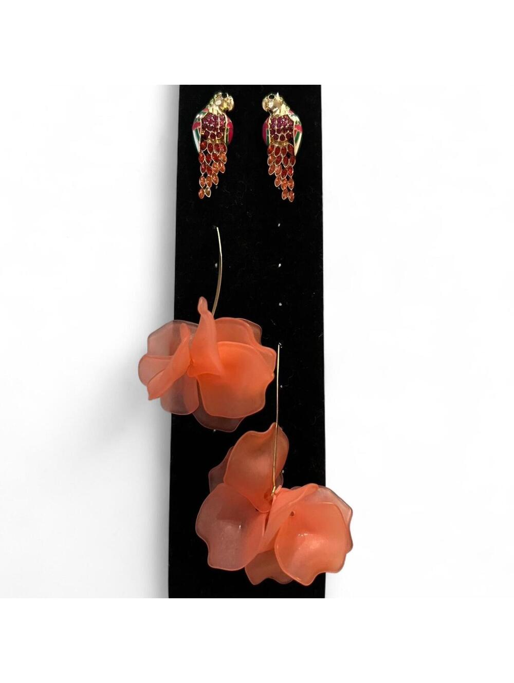 A Set of 2 Vintage Peach/Pink and Gold-Tone earrings